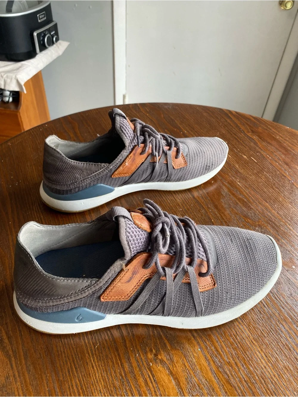 OluKai tabs leather